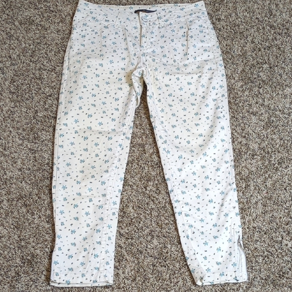 Lee Denim - Lee Shapetastic hidden hold white mid rise jeans with dainty blue florals